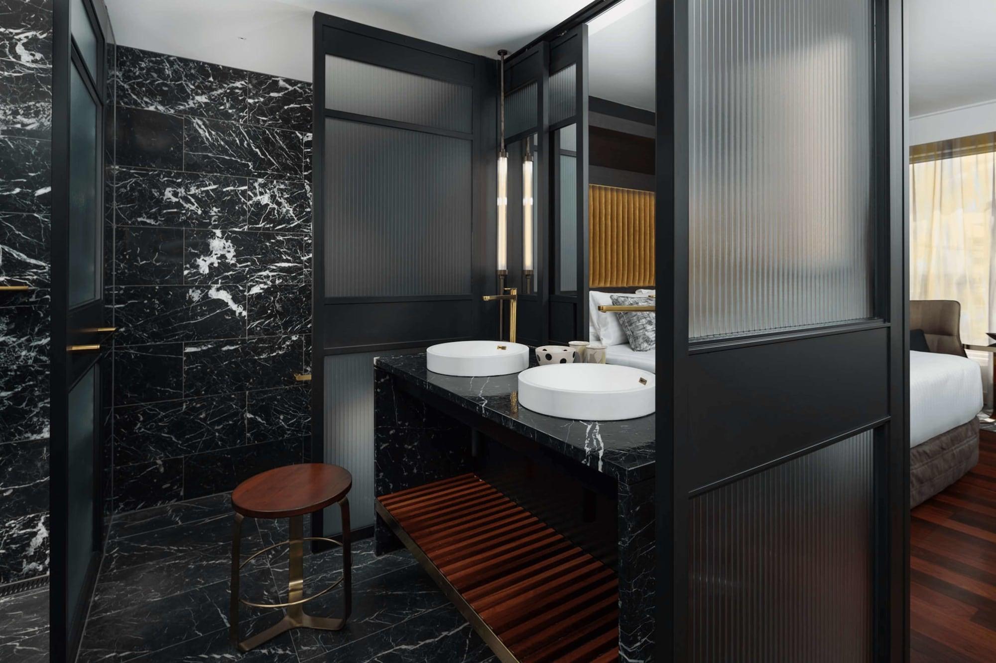 Qt Perth Hotel Exterior photo Bathroom