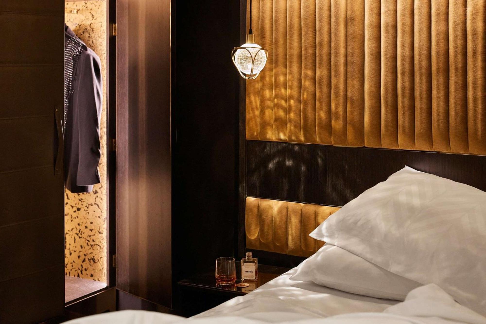 Qt Perth Hotel Exterior photo A bedroom at The Ivy Hotel