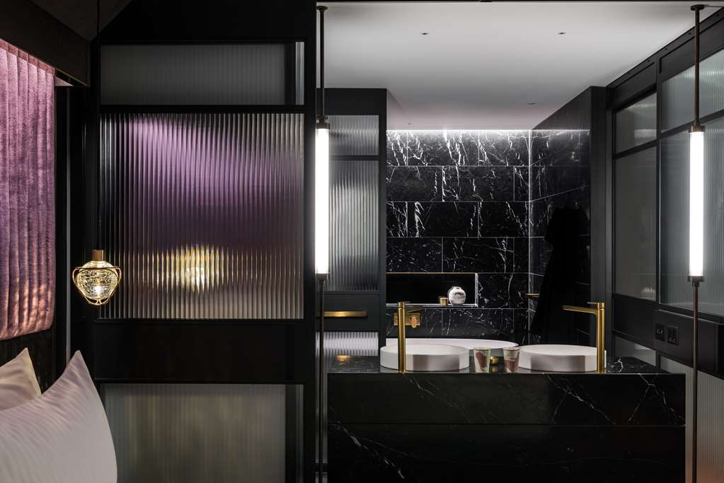 Qt Perth Hotel Exterior photo Bathroom